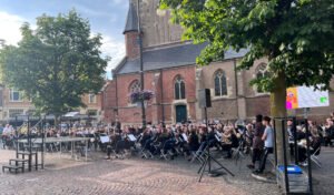 Lees meer over het artikel Midzomer Mondriaan festiviteit